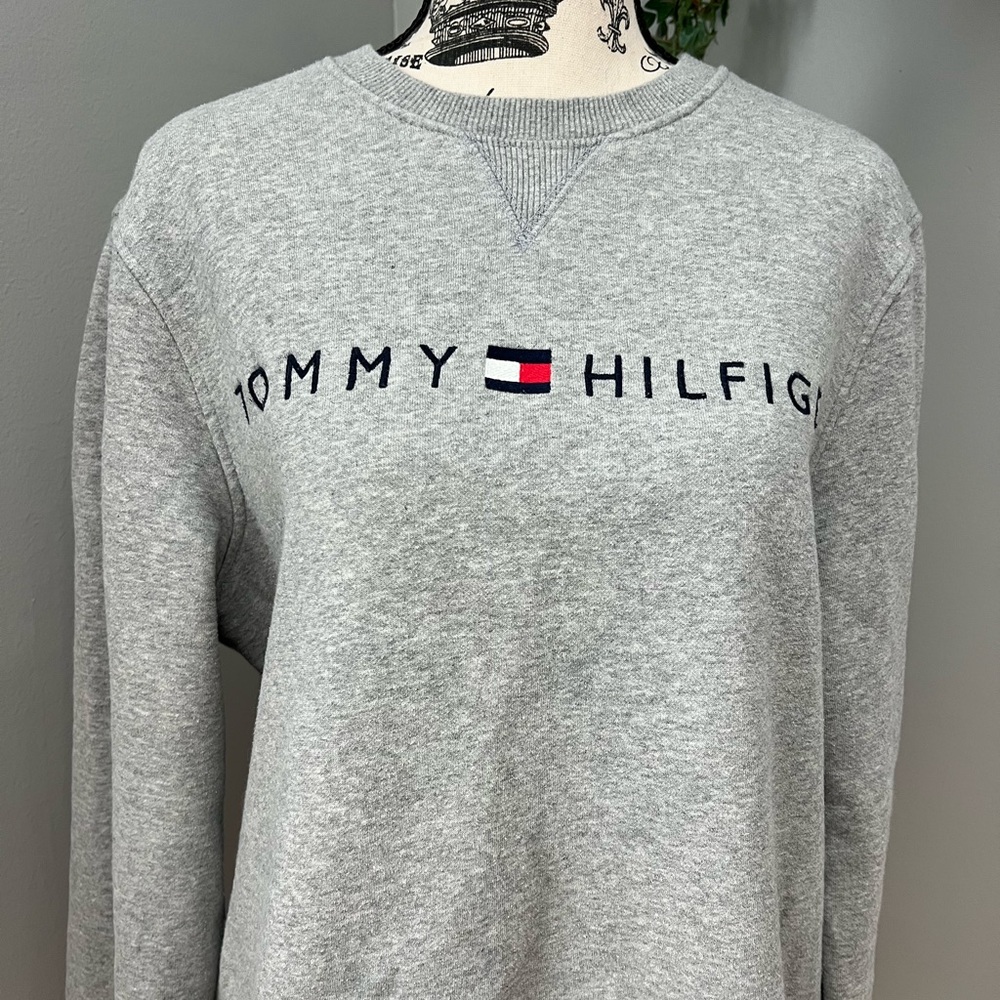 Tommy Hilfiger Women’s Medium Crewneck Sweater Sweatshirt - Picture 3 of 7